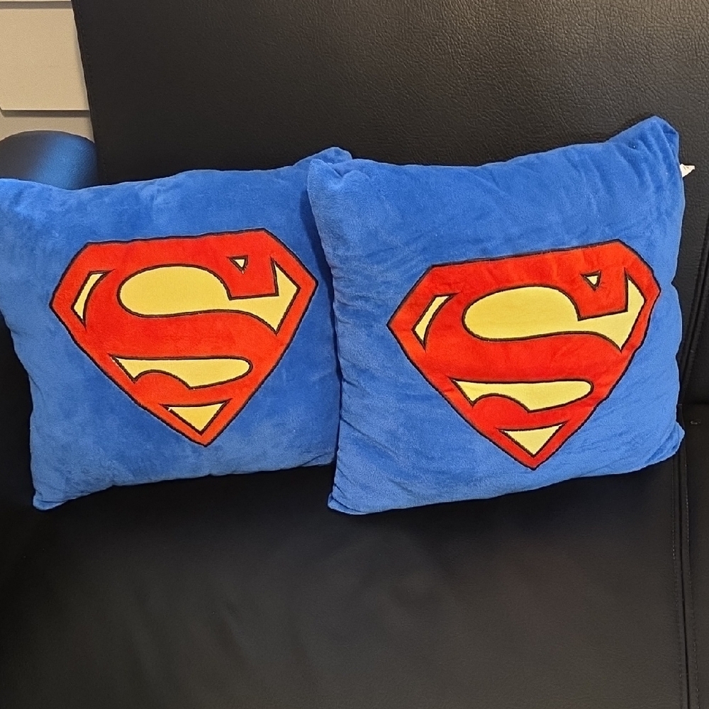 Superman Logo Blue Throw Pillows Set
